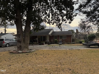 902 Bragg St, Sanford, NC 27330