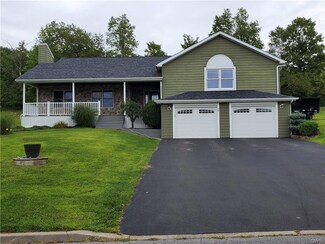 28 Emmons Cir, Camden, NY 13316