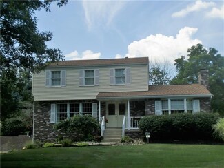 702 Heathergate Dr, Pittsburgh, PA 15238
