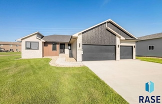 5613 S Spirea Ave, Sioux Falls, SD 57108