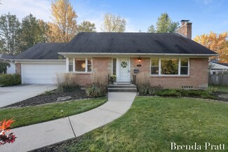 2926 Oakwood Dr SE, Grand Rapids, MI 49506