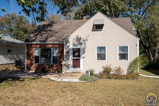 152 SW 27th St, Topeka, KS 66611