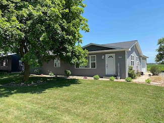 5883 Miller St, Uniondale, IN 46791