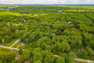 9107 Pine Forest Cir, Lambertville, MI 48144
