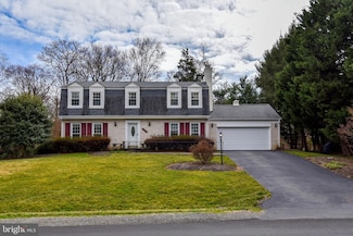 1221 Forestville Dr, Great Falls, VA 22066