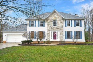119 Waverly Ln, Chagrin Falls, OH 44022
