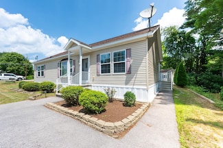 2 Hawthorne Ln, Nashua, NH 03062