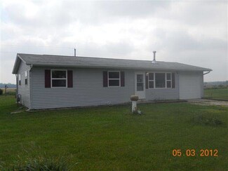 11838 N Robin Hood Rd, Cromwell, IN 46732
