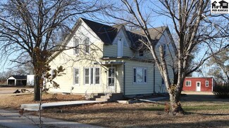 43 16th Ave, Moundridge, KS 67107