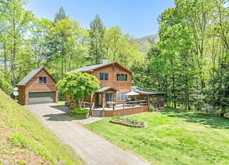 1192 Rockdale Rd, Whittier, NC 28789