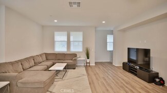 120 S Pacific Ave Unit 34, Santa Ana, CA 92703