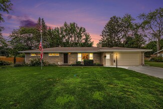 1422 Cardinal Dr, Saint Joseph, MI 49085