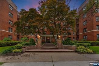 100 Prospect Ave Unit 2G, Hackensack, NJ 07601