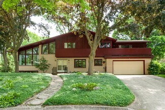 705 Weaver Cir, Kalamazoo, MI 49006
