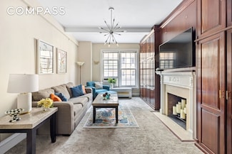 27 W 55th St Unit 62, New York, NY 10019