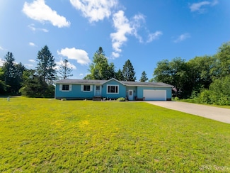 E9489 Stone St, Munising, MI 49862