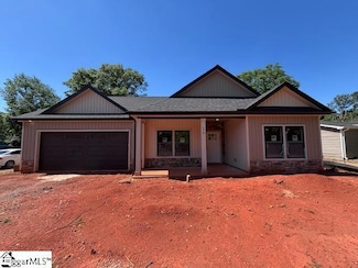 179 Cedar Ave, Wellford, SC 29385