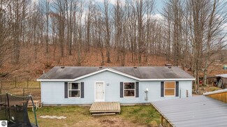18427 Lindy Rd, Thompsonville, MI 49683