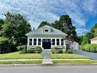 40 Coomer Ave, Warren, RI 02885