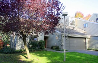 11002 NE 41st Dr, Kirkland, WA 98033