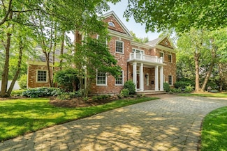 85 Monadnock Rd, Wellesley Hills, MA 02481