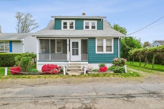 16 Gordon St, Cliffwood, NJ 07721