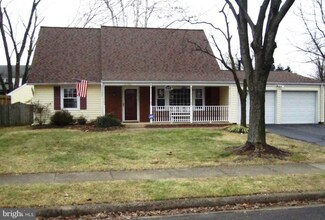 13142 Maltese Ln, Fairfax, VA 22033