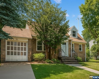 90 Ardmore Ave, Clifton, NJ 07014