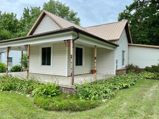 129 N East St, Winamac, IN 46996
