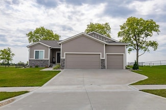 820 Sandstone Point, Waukee, IA 50263