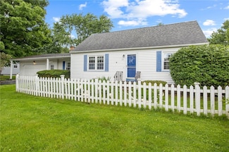 28 Angean Dr, Webster, NY 14580