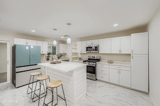 7601 N 40th Dr, Phoenix, AZ 85051