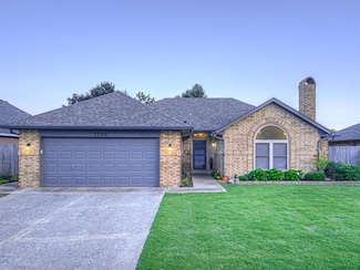1320 von Elm Place, Yukon, OK 73099