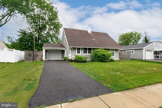 68 Shawmont Ln, Willingboro, NJ 08046