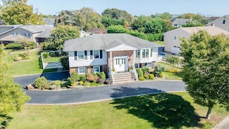 305 Riviera Dr S, Massapequa, NY 11758