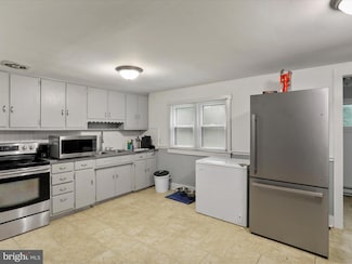 128 W Clearview Ave, Wiley Ford, WV 26767