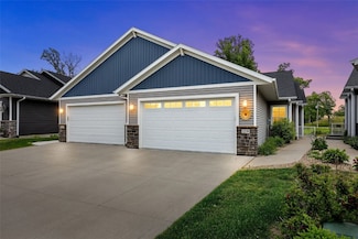 2239 Tranquil Ct NW, Cedar Rapids, IA 52405