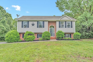 60 Surber Dr, Moneta, VA 24121
