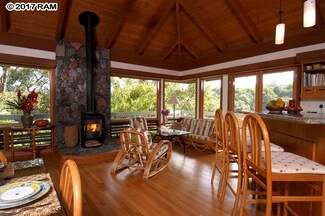 913 Hog Back Rd, Haiku, HI 96708