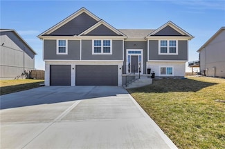 1105 NW 3rd St, Oak Grove, MO 64075