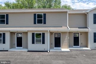 46 Petersburg Ln, Duncannon, PA 17020
