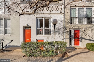 725 Delaware Ave SW Unit 218, Washington, DC 20024