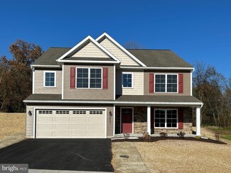 135 Foxglove Dr, Middletown, PA 17057