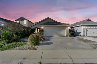 5607 Aspen Ct, Riverbank, CA 95367