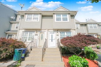 21 Studio Ln, Staten Island, NY 10304