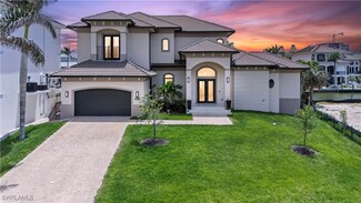 388 Pine Ave, Naples, FL 34108