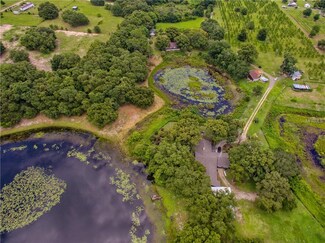 41520 Charm Lake Dr, Umatilla, FL 32784