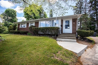 710 Wyngate Rd, Erie, PA 16505