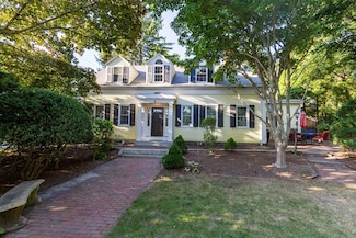 44 Russell St, Plymouth, MA 02360