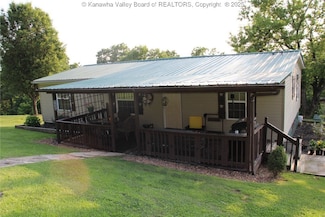 2888 Bear Wallow Rd, Leon, WV 25123